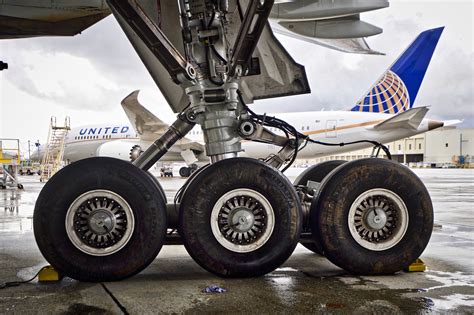 boeing 777 landing gear